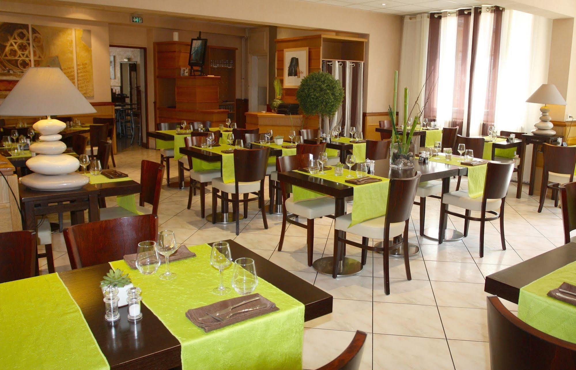 Logis Hotel Restaurant Du Midi - Rodez Centre Zewnętrze zdjęcie