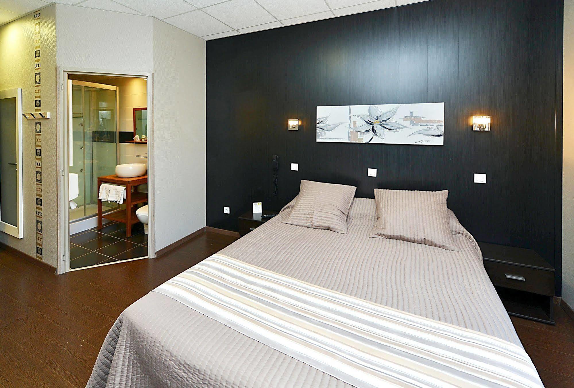 Logis Hotel Restaurant Du Midi - Rodez Centre Zewnętrze zdjęcie