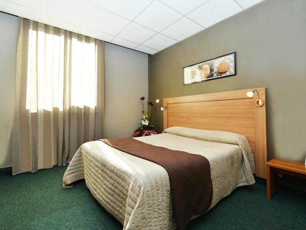 Logis Hotel Restaurant Du Midi - Rodez Centre Zewnętrze zdjęcie